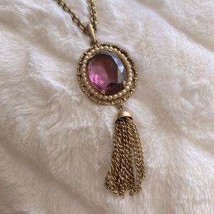 VINTAGE AVON faux “amethyst and pearl” fringe pendant with large link 30” chain